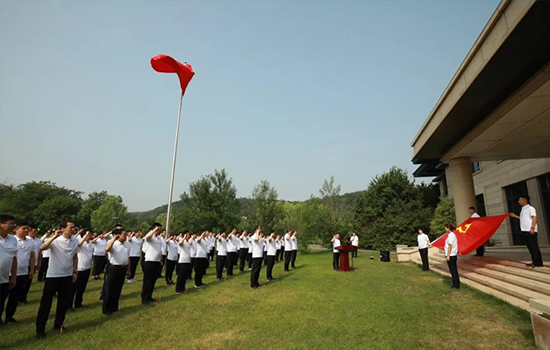 我(wǒ)們的隊伍像太陽